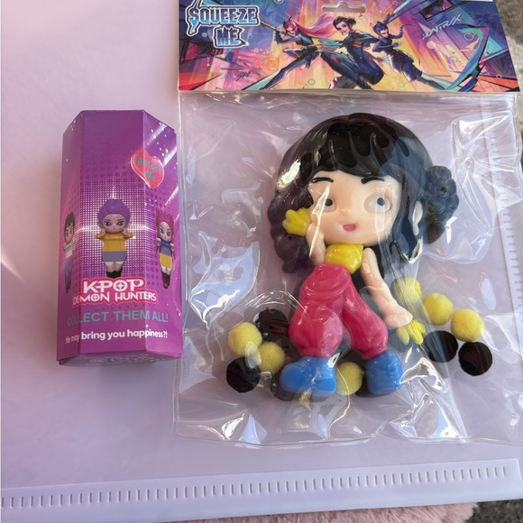 K- pop Demond hunter Squeeze Me Toy and one hipper box surprise - Picture 1 of 2